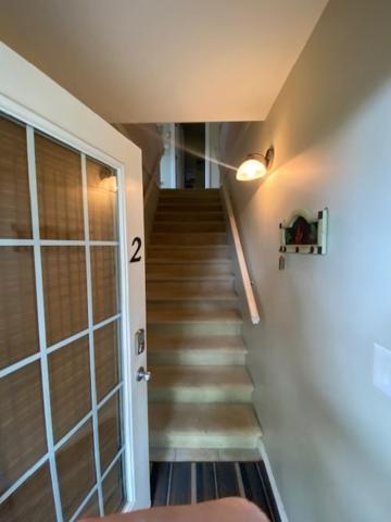Guest Suites On Benvenuto Brentwood Bay Exterior photo